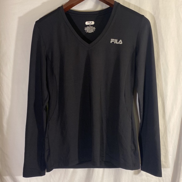 Fila woman’s athletic top size Med. - Picture 2 of 6